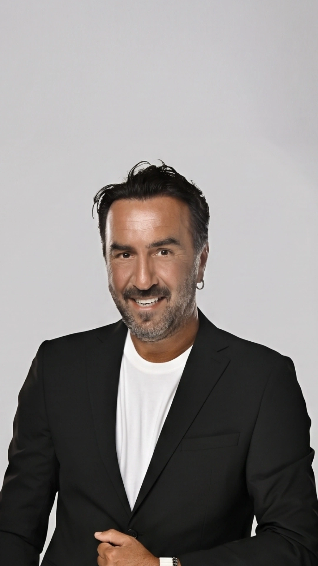 Emre Özpeynirci — Otomotiv ve Ekonomi Gazetecisi · Sunucu · Kirpi Yapım