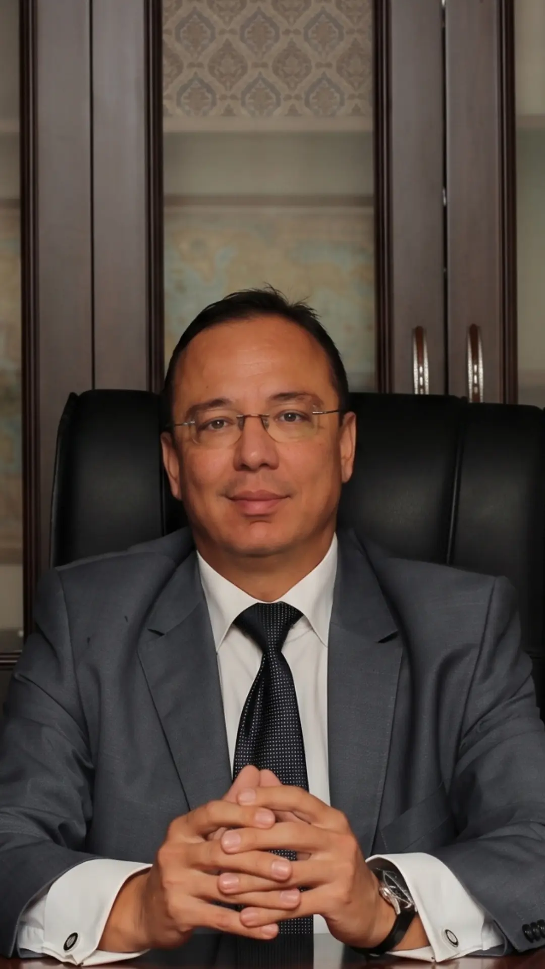 Prof. Dr. Türker Kılıç — Beyin Cerrahı · Nörobilimci · Yazar · Kirpi Yapım
