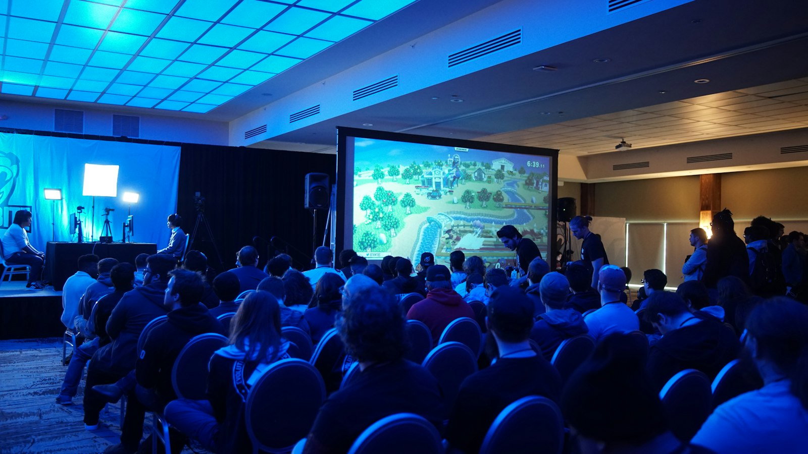 Konuşmacı ücretinin belirlenmesinde etkili olan salon büyüklüğü ve katılımcı sayısı