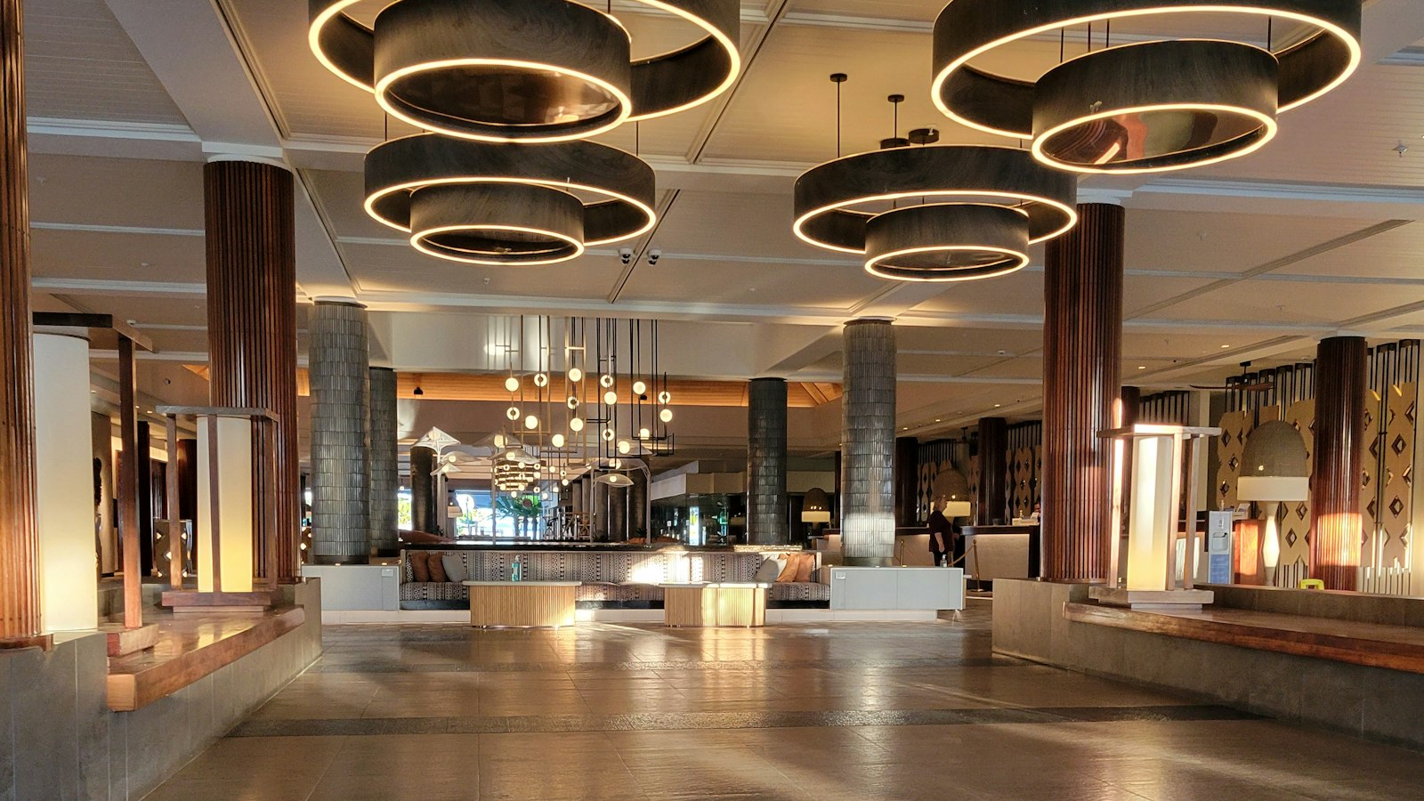 Otel lobisi — konuşmacı yedek plan