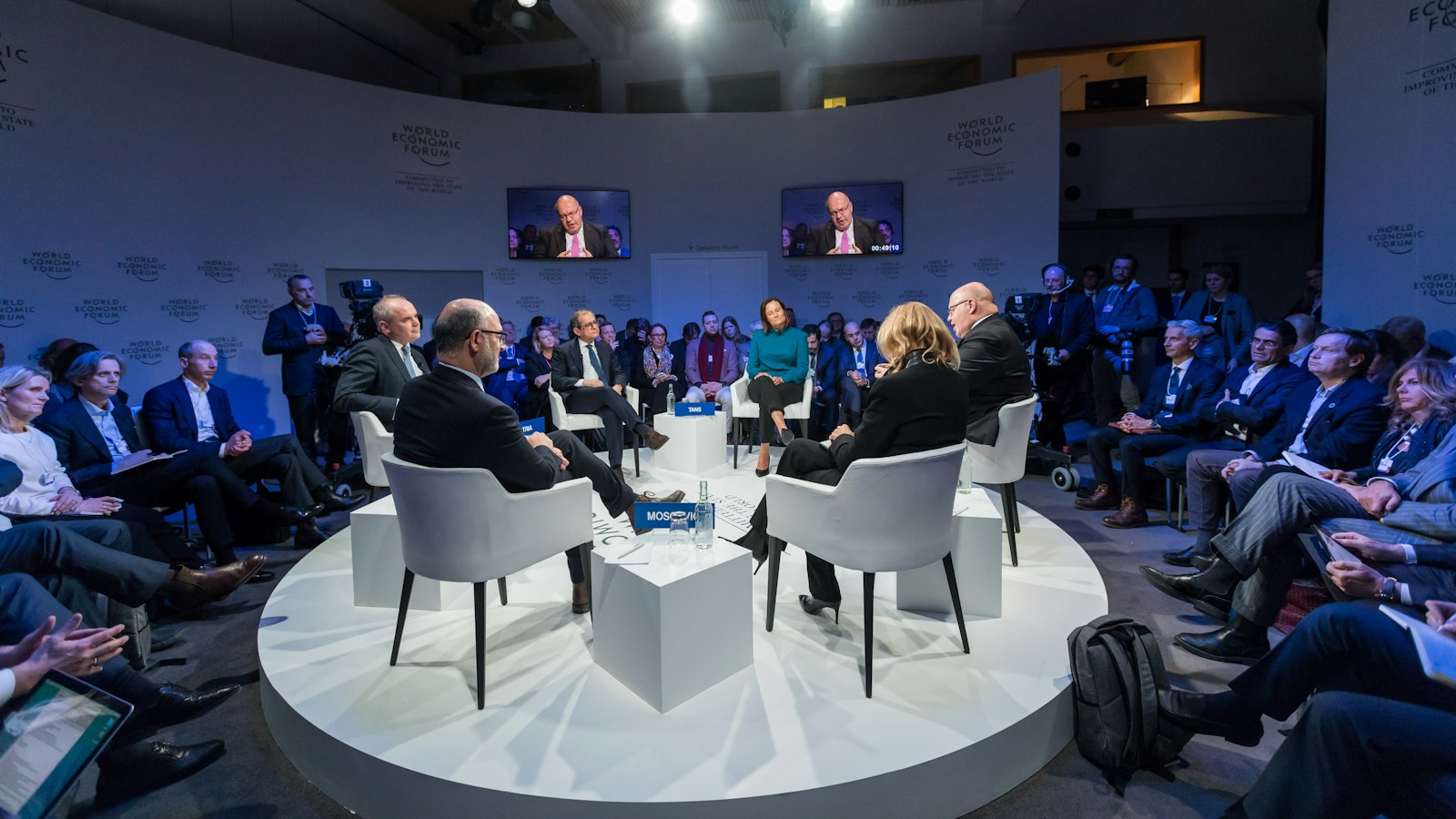 Konferansta bir araya gelen katılımcılar — Panelde temsil dengesi rehberi